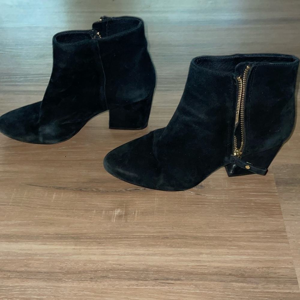 Ksny black suede booties